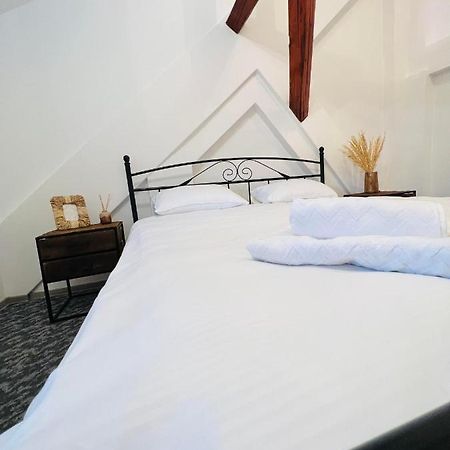 Apartament In Regim Hotelier King Medias Luaran gambar