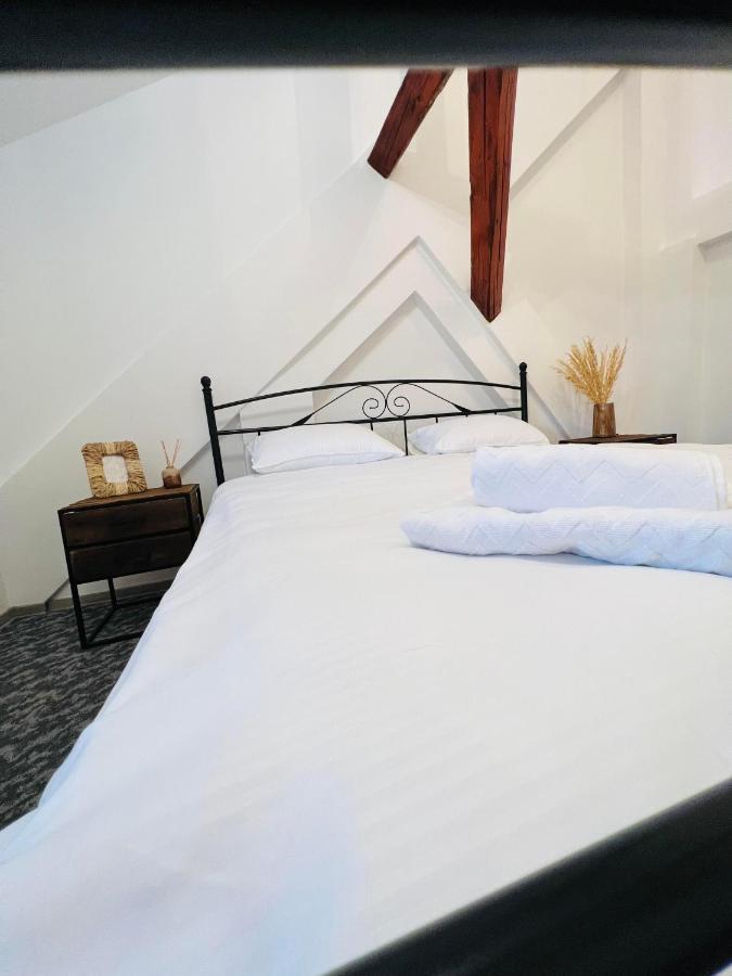 Apartament In Regim Hotelier King Medias Luaran gambar