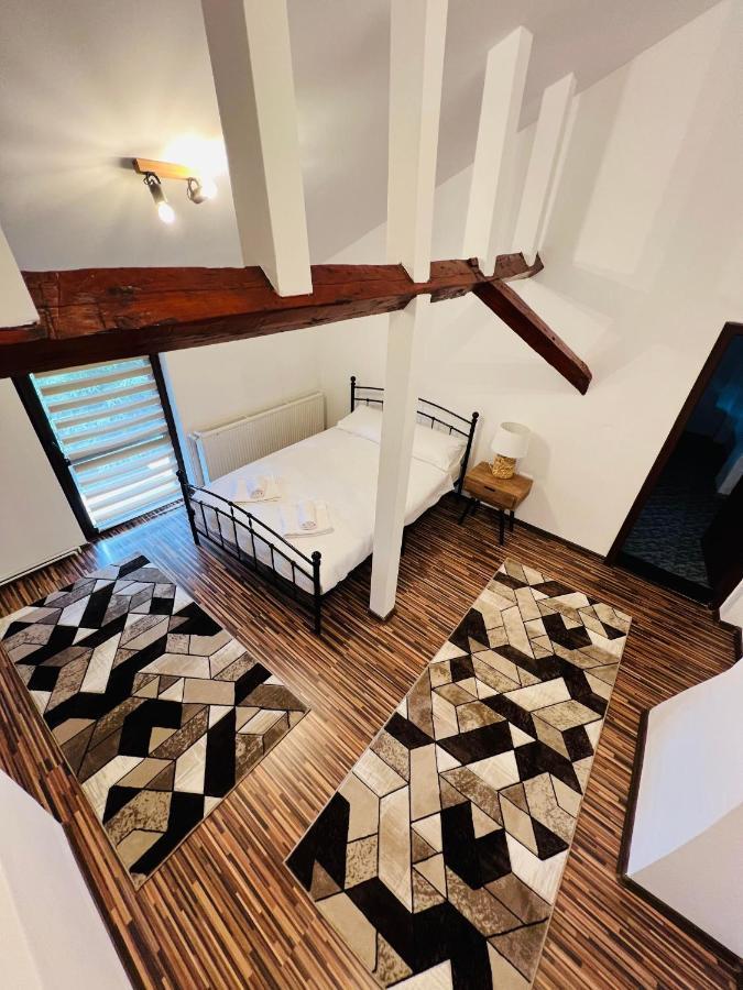 Apartament In Regim Hotelier King Medias Luaran gambar
